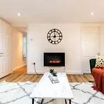 Crystal - 2 Bed Duplex Sleeps 5